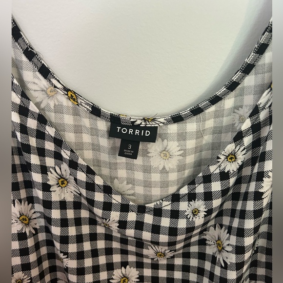 Torrid Ava Cami V Neck Stretch Challis Daisy Print Plaid Black - Picture 4 of 7